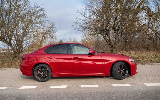 Alfa Romeo Giulia cena 109000 przebieg: 80000, rok produkcji 2018 z Białystok małe 407